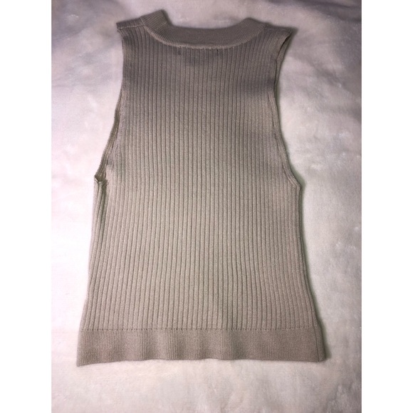 High Neck sleeveless top - Picture 3 of 3